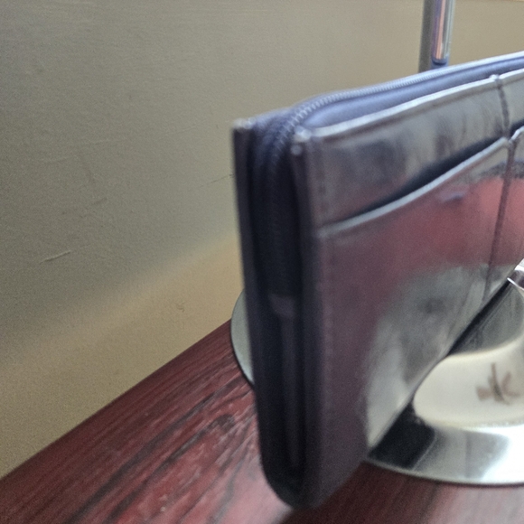 Kenneth Cole patent leather wallet - Picture 7 of 8